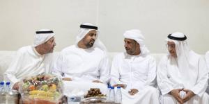 ذياب بن محمد يقدم واجب العزاء في وفاة والدة الشهيد إسماعيل عبدالقادر الملا