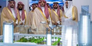 الأمير عبدالعزيز بن سعود يزور مركز القصيم العلمي بمحافظة عنيزة