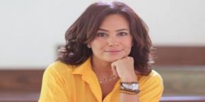 هند صبري تدعم شام الذهبي بعد إعادة فتح عيادتها