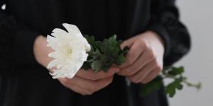تفسير الحلم بالكفن ..  بشارة الزواج أو حياة جديدة