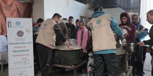 "الخيرية الهاشمية" تواصل توزيع الوجبات الساخنة في غزة ثالث أيام العيد