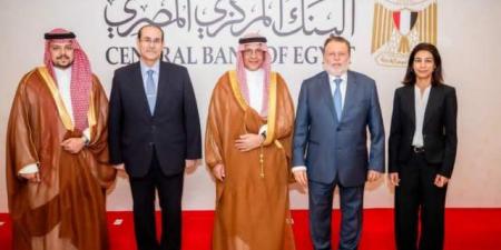 محافظ البنك المركزي يلتقي أمين عام المجلس التنسيقي المصري السعودي