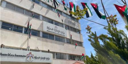 الحكومة تكرم 600 عاملًا في القطاع البلدي