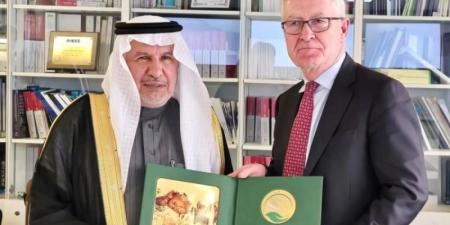 الدكتور عبدالله الربيعة يلتقي رئيس إمبريال كوليدج لندن