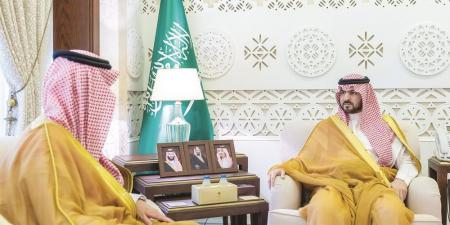 سعود بن بندر يطلع على المبادرات الإصلاحية والتأهيلية لنزلاء السجون