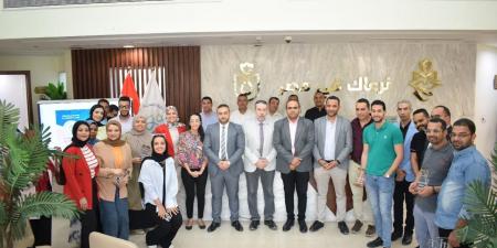 مدير فرع الرعاية الصحية بالأقصر يكرم المتميزين فى عيد العمال 