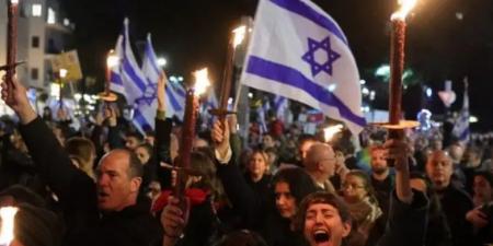 مظاهرات حاشدة في إسرائيل وتحذيرات بشأن تهديد حياة الأسرى بتوسيع الحرب