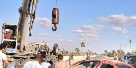 مصرع ثلاثةواصابة اثنين في تصادم سيارتين بطريق بني شقير بمنفلوط