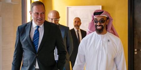 طحنون بن زايد يبحث مع رئيس «سيسكو» تعزيز الشراكة في الذكاء الاصطناعي