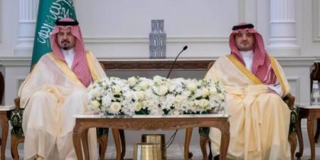 وزير الداخلية ينقل تحيات القيادة لأهالي منطقة المدينة المنورة