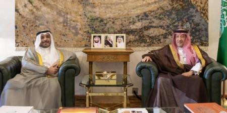 الخريجي يبحث مع سفير الكويت الموضوعات الإقليمية والدولية