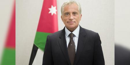 رئيس الوزراء يهنئ حسين الشيخ باختياره نائبا لرئيس دولة فلسطين