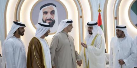 منصور بن زايد يحضر أفراح الفلاحي والمزروعي