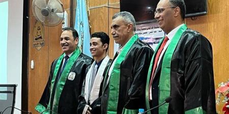 منح درجة الماجستير بتقدير ممتاز للباحث إسلام أسعد عن دراسة حول ذوي الإعاقة البصرية