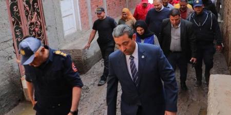 الشهابى يزور قرية الوسطاني ويشهد توزيع المساعدات على المتضررين 