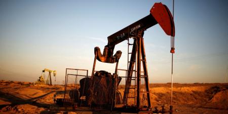 أسعار النفط تعزز مكاسبها وتصعد بأكثر من 2%