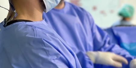 فريق طبي في مستشفى عفيف العام ينجح في إجراء تدخل جراحي دقيق