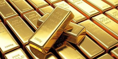 الذهب يهبط 2.5% بفعل هدوء التوترات التجارية