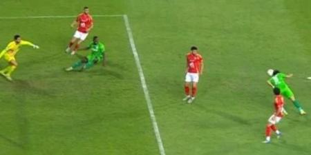 في الشوط الأول .. الأهلي يعدل نتيجته ويتغلب علي المصري 2 - 1 بأقدام عاشور وطاهر
