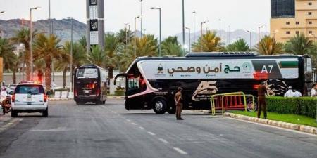 أمن الحج يضبط مقيماً حاول تهريب 4 مخالفين إلى مكة بمركبة مخصصة لنقل المرضى
