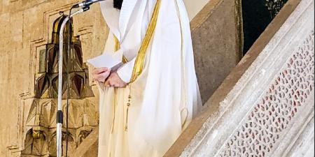 إمام المسجد الحرام د. بندر بليله يلقي خطبة الجمعة في الجامع الكبير في بريشتينا