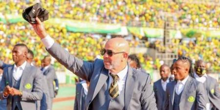 المدرب التونسي نصر الدين نابييكتب التاريخ مع كايزر شيفز ويتوج بكأس جنوب إفريقيا