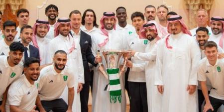 ولي العهد يستقبل وزير الرياضة ورئيس اتحاد كرة القدم ورئيس وأعضاء مجلس إدارة النادي الأهلي ولاعبي فريق كرة القدم بمناسبة تحقيقهم بطولة دوري أبطال آسيا للنخبة 2025