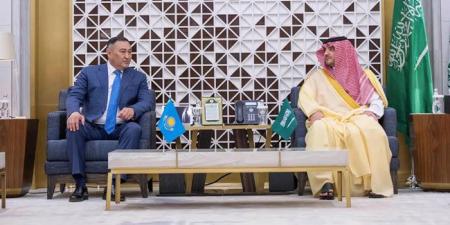 بناءً على توجيهات خادم الحرمين وولي العهد.. وزير الداخلية ورئيس لجنة الأمن بكازاخستان يبحثان تعزيز التعاون