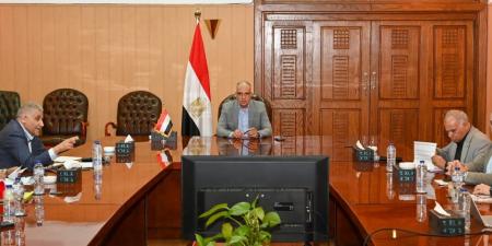 وزير الري يتابع حالة المنظومة المائية والنجاح في الوفاء بالاحتياجات المائية المتزايدة مع موجة الحرارة التي تشهدها البلاد حاليًا