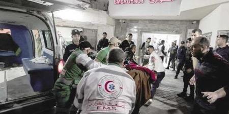 عاجل/ إستشهاد 3 فلسطينيين بينهم صحفي في قصف صهيوني استهدف مجمع ناصر الطبي جنوب غزة..
