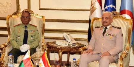 الفريق أول عبد المجيد صقر يلتقى وزير الدفاع بدولة مدغشقر