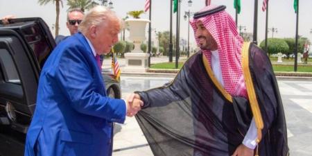 ولي العهد يستقبل رئيس الولايات المتحدة الأمريكية في الديوان الملكي بقصر اليمامة ويقيم مأدبة غداء رسمية تكريمًا لفخامته