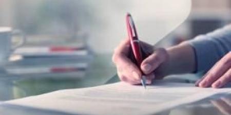 للعاملين بالقطاع الخاص.. 9 حالات لانتهاء عقد العمل في الإمارات