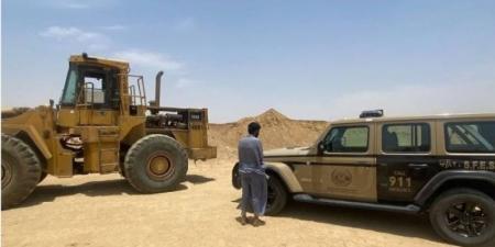 ضبط مقيم خالف نظام البيئة باستغلال الرواسب في منطقة المدينة