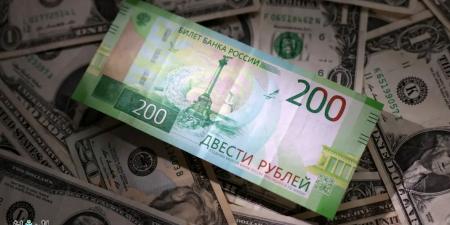 المركزي الروسي يخفض سعر صرف الروبل أمام العملات الرئيسة