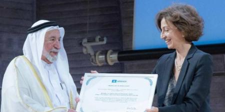 سلطان يتسلم تكريماً خاصاً من اليونسكو بمناسبة إنجاز المعجم التاريخي للغة العربية (فيديو)