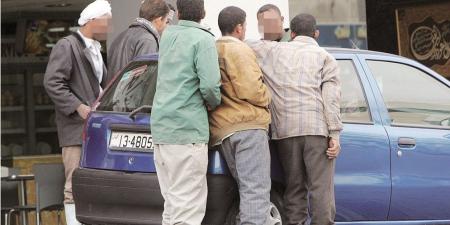 إجراءات جديدة لوزارة العمل  ..  هل تنجح بتنظيم سوق العمالة الوافدة؟