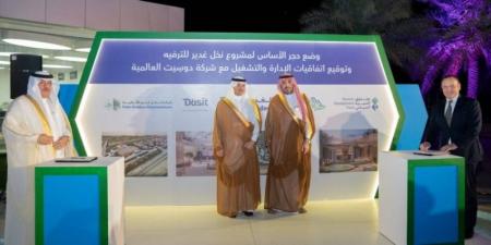 محافظ الأحساء يدشّن أعمال مشروع منتجع “دوست D2” السياحي