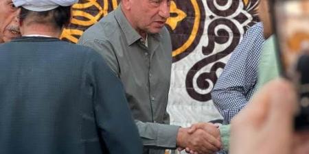 دموع بيبو في قنا.. الخطيب يتلقى عزاء شقيقته وسط جموع المحبين