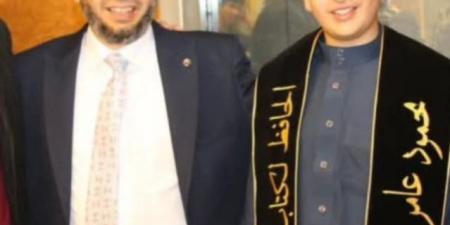 بالفيديو والصور ..  تتويج أحد أصغر حفظة القرآن و"عتب على وسائل الإعلام"