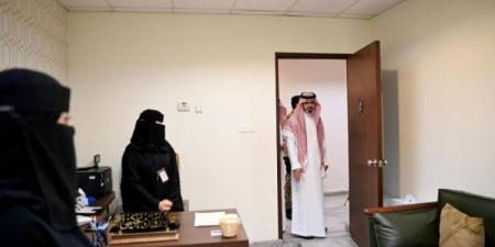 نائب أمير جازان يتفقد ديوان الإمارة