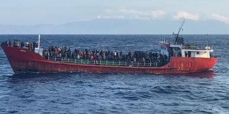 إنقاذ أكثر من 500 مهاجر قبالة سواحل جزيرة كريت اليونانية