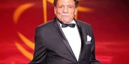 حقيقة صورة عادل إمام على سرير المستشفى المتداولة عبر السوشيال ميديا