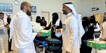 مدير فرع وزارةالصحة بالطائف يتفقد الخدمات الصحية بالمطار ويستقبل حجاج الولايات المتحدة
