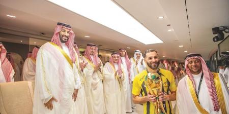 نيابة عن خادم الحرمين.. ولي العهد يتوج «الاتحاد» بكأس الملك