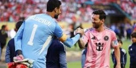 الشناوي ينشر صورته مع ميسي خلال مواجهة إنتر ميامي