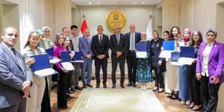 وزير التربية والتعليم يكرم أوائل مدارس النيل الدولية بالعاصمة الإدارية
