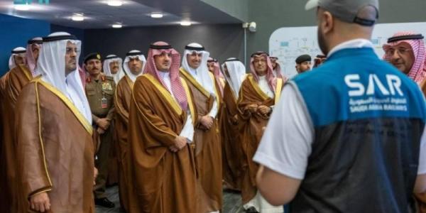 عبدالعزيز بن سعود يتابع سير العمل في مركز العمليات والتحكم بقطار المشاعر المقدسة في مشعر عرفات