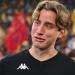 استقبال عاطفي للاعب بوف من مشجعي فيورنتينا وروما