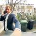 هاري يطرق أبواب منازل عشوائياً بحثاً عن صديقه